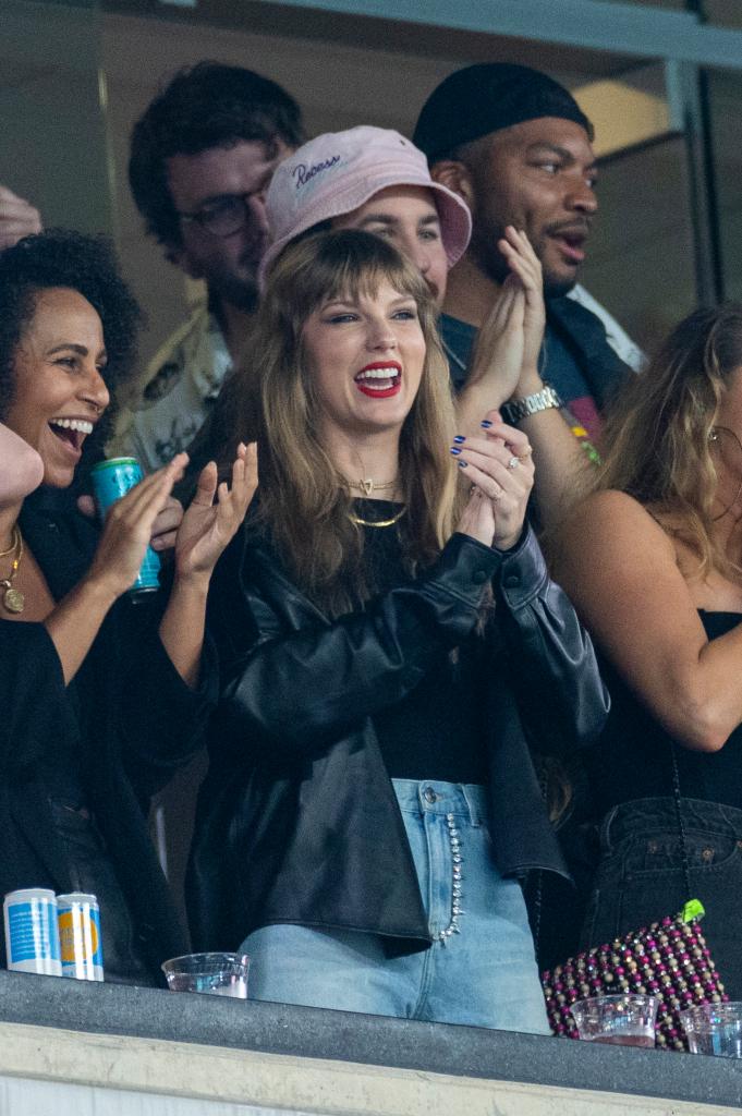 Taylor Swift at the Jets-Chiefs game. 